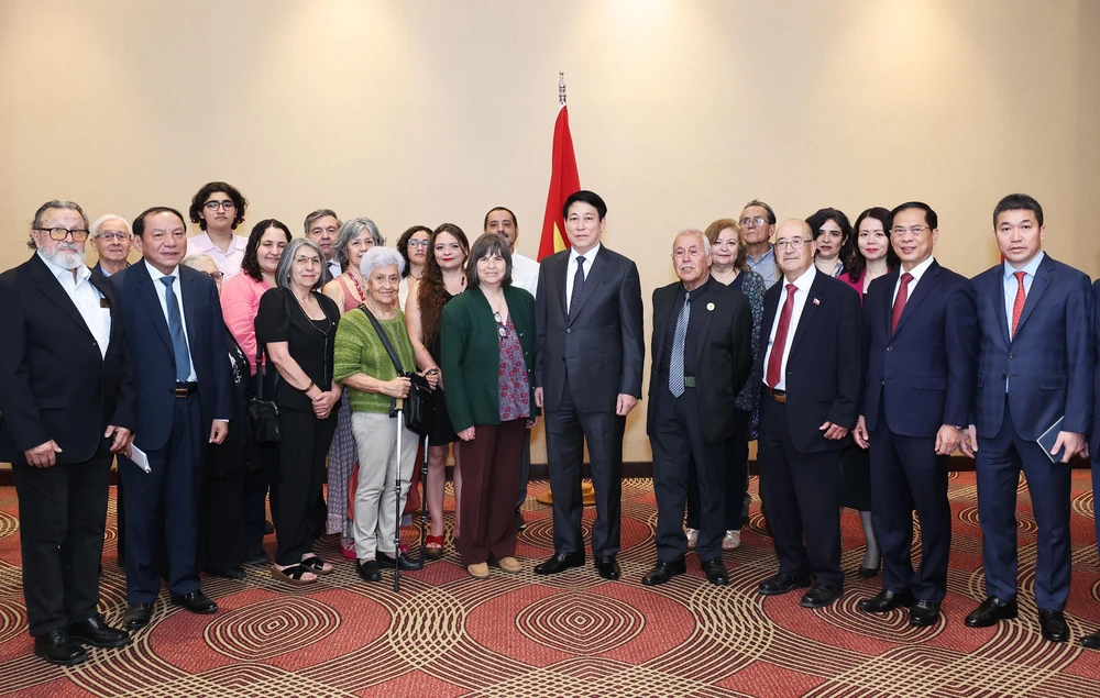 President Luong Cuong and delegates (Photo: VNA)