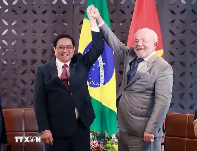 Le Premier ministre Pham Minh Chinh (gauche) et le président brésilien Luiz Inácio Lula da Silva, en mai 2023. Photo: VNA