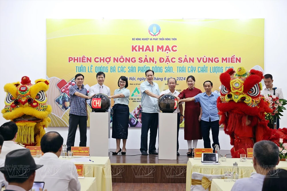 Ouverture de la foire de produits agricoles et de spécialités de la région 2024 et de la Semaine de promotion des produits agricoles et des fruits de haute qualité. Photo: vietnam.vnanet.vn