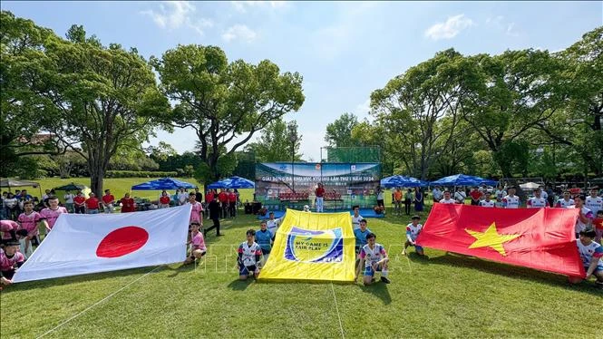 Cérémonie d'ouverture du tournoi de football de la communauté vietnamienne à Kyushu (Japon). Photo: VNA