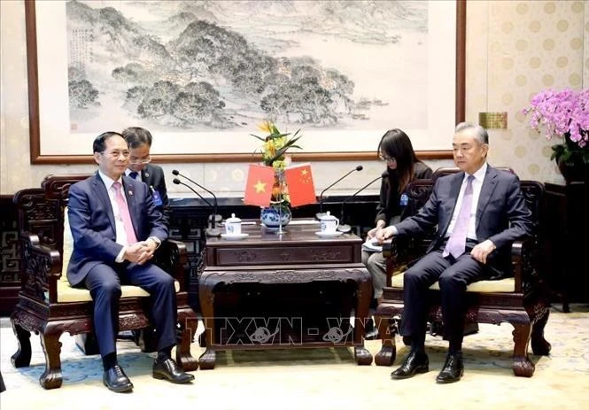 Le ministre des Affaires étrangères Bui Thanh Son rencontre son homologue chinois Wang Yi. Photo: VNA