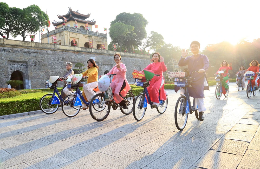 Le festival touristique de l'ao dai de Hanoï 2024 prévu du 4 au 6 octobre à la Cité impériale de Thang Long. Photo: hanoimoi.vn