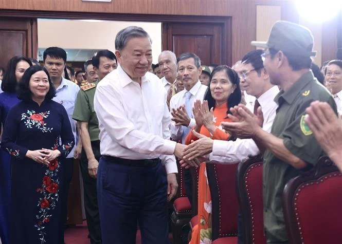 Le président Tô Lâm à la célébration de la Journée "Tout le peuple défend la sécurité nationale" dans le quartier de Cua Dông, arrodissement de Hoa Kiêm, à Hanoi. Photo : VNA