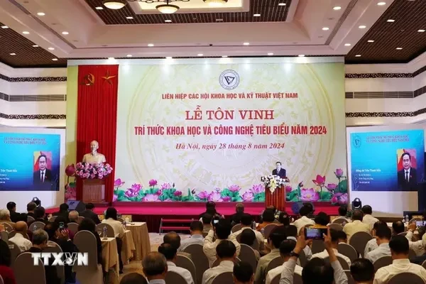 Le président de l'Assemblée nationale (AN) Trân Thanh Mân s'exprime lors de la cérémonie honorant les intellectuels exceptionnels dans le domaine des sciences et des technologies en 2024. Photo: VNA