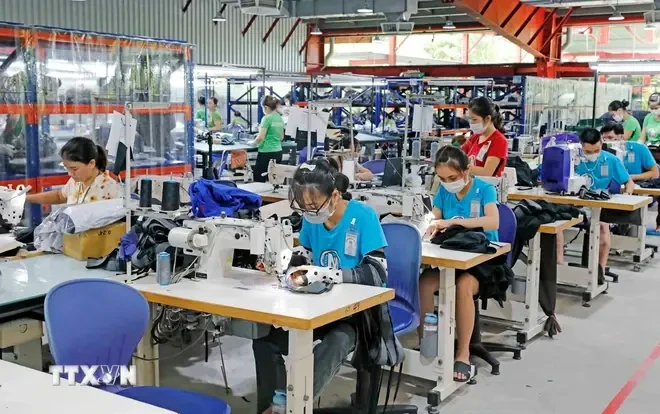 L'économie vietnamienne a connu une reprise positive après la pandémie, notamment en termes d'exportations et d'attraction d'investissements directs étrangers (IDE). Photo: VNA