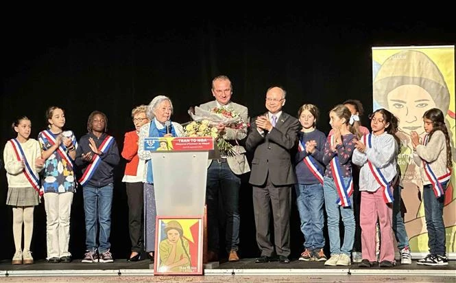 La ville de Villejuif (France) nomme Trân Tô Nga citoyenne d’honneur