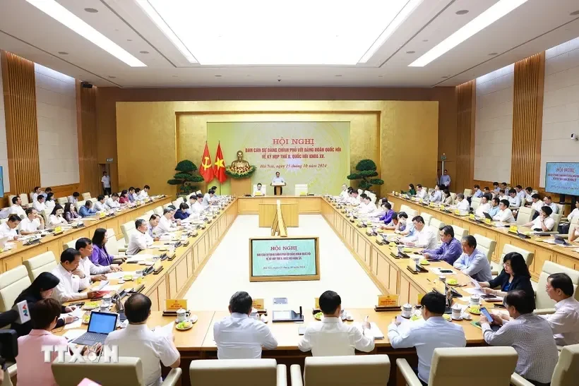 Conférence entre les Comités chargés des affaires du Parti au sein du gouvernement et de l'Asseemblée nationale sur les préparatifs de la 8e session de l’organe législatif. Photo: VNA