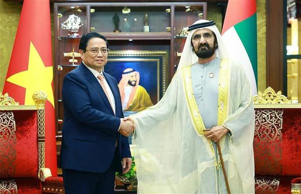 Le Premier ministre Pham Minh Chinh et le vice-président émirati et Premier ministre Mohammed ben Rashid Al Maktoum. Photo: VNA