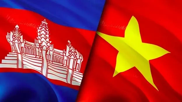 Les dirigeants vietnamiens félicitent le 71e anniversaire de la Fête nationale du Cambodge