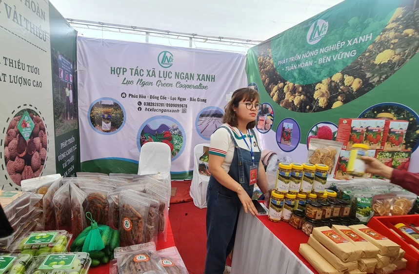 Plusieurs produits agricoles de Bac Giang présentés sur des platesformes électroniques. Photo: https://baotainguyenmoitruong.vn/