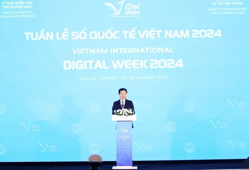 Le ministre de l'Information et de la Communication, Nguyên Manh Hung, s'exprime lorsd e l'ouvreture de la Semaine numérique internationale du Vietnam 2024. Photo: VietnamPlus 