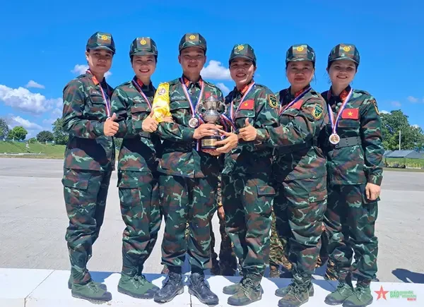 Lors de la 4e journée de la 32e compétition de fusiliers des armées de l'ASEAN (AARM-32) aux Philippines, la délégation vietnamienne a remporté 15 médailles d'or supplémentaires. Photo: qdnd.vn