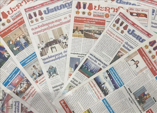 Dien Bien Phu Victory is featured on front pages of Pasaxon and Pathet Lao (Photo: VNA)