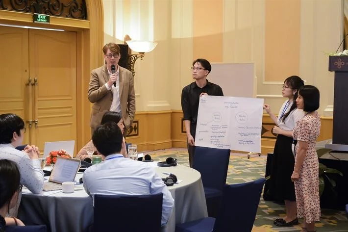 Officials and lecturers in a training course (Photo: VietnamPlus)