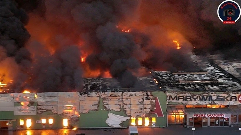 Scene of the fire at the Marywilska shopping centre in Warsaw, Poland. (Photo: VNA)