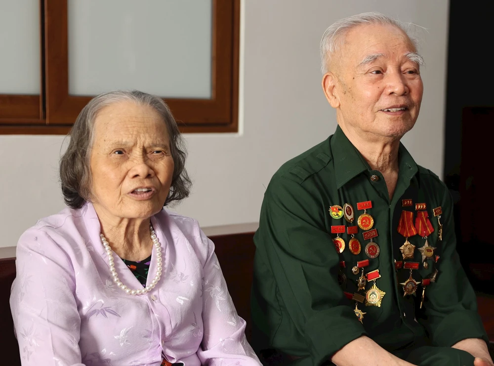 Veteran Hoang Van Bay and his wife Ta Thi Tho (Photo: VietnamPlus)