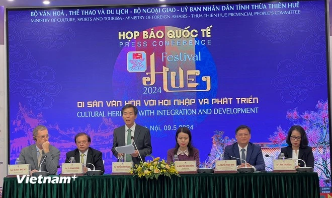 Chairman of the Thua Thien Hue provincial People's Committee Nguyen Van Phuong speaks at the press conference (Photo: VietnamPlus)