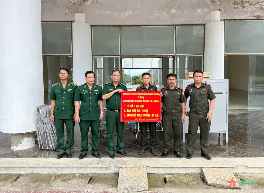 At the donation ceremony (Photo: qdnd.vn)