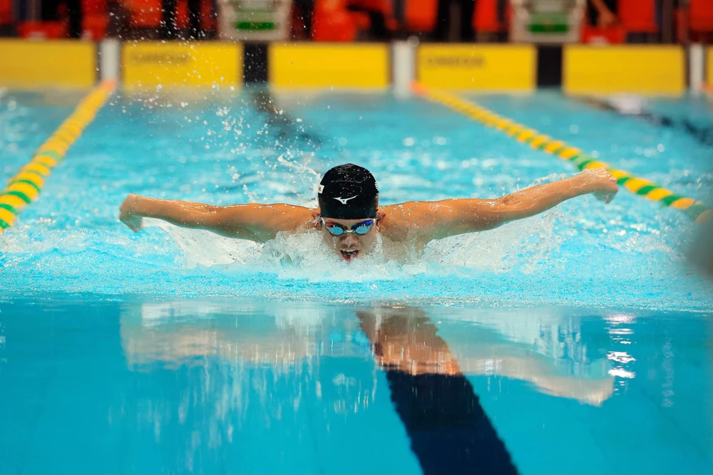 Swimmer Nguyen Quang Thuan wins a gold medal at men's 200m butterfly event (Photo: VNA)