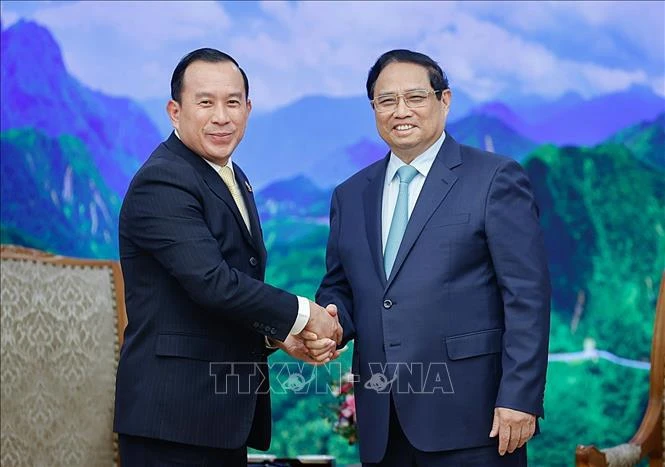 PM Pham Minh Chinh (R) and Cambodian Minister of Inspection Huot Hak. (Photo: VNA)