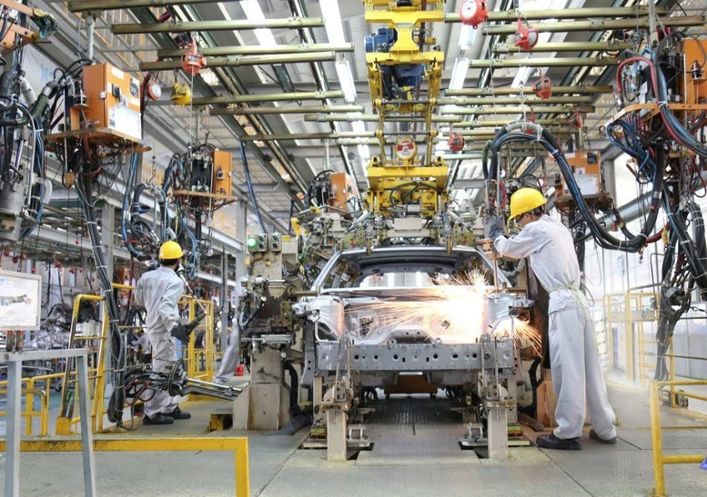 The deadline for special consumption tax payment for domestically manufactured or assembled automobiles will be extended. (Photo: baochinhphu.vn)