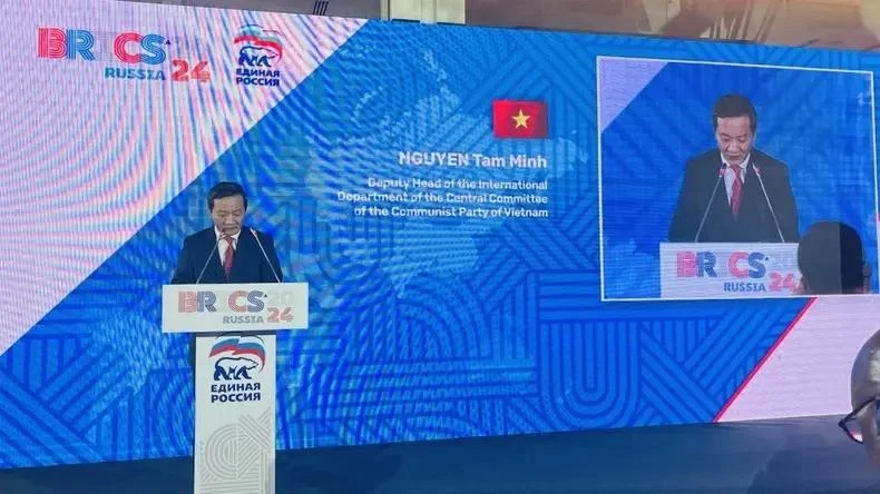 Nguyen Minh Tam, deputy head of the Party Central Committee’s Commission for External Relations, speaks at the event. (Photo: VNA)