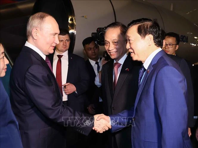 Russian President Vladimir Vladimirovich Putin at the Noi Bai International Airport in Hanoi. (Photo: VNA)