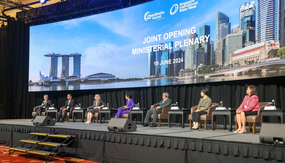 At the Joint Opening of the CleanEnviro Singapore and Singapore International Water Week (Photo: VNA)