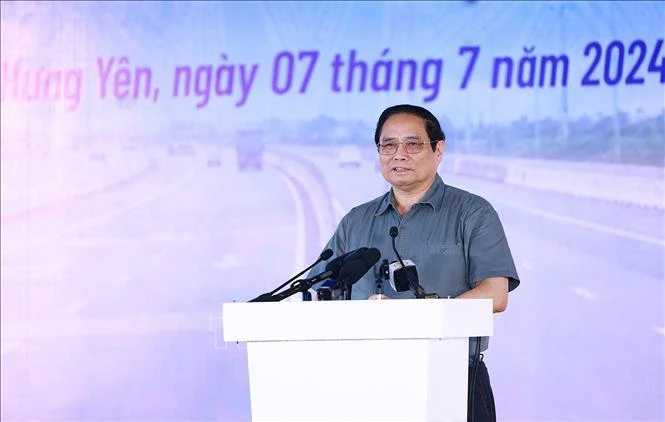 Prime Minister Pham Minh Chinh addresses the inauguration of the road in connecting the Hanoi-Hai Phong and Cau Gie-Ninh Binh expressways (Photo: VNA)