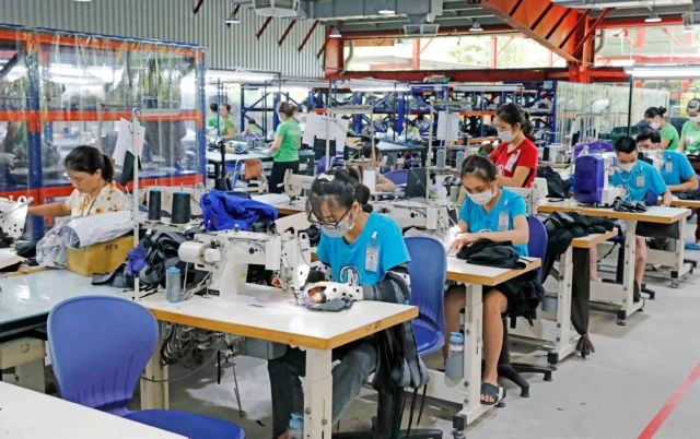 The Vietnamese economy could beat all the forecasts to grow at 7% for the full year if the growth momentum is accelerated, according to the Ministry of Planning and Investment. (Photo: VNA) 