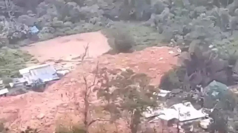 A landslide buries a gold mine in East Suawa district, Bone Bolango regency, Gorontalo province on July 7. 9Photo: jakartaglobe.id) 