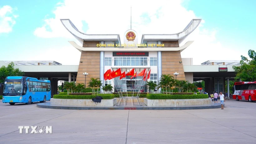 At Moc Bai International Border Gate (Photo: VNA)