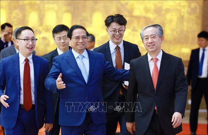 Prime Minister Pham Minh Chinh (front, centre) hosts a reception in Hanoi on July 11 for Chinese Ambassador Xiong Bo (right) who comes to say goodbye at the end of his tenure. (Photo: VNA)