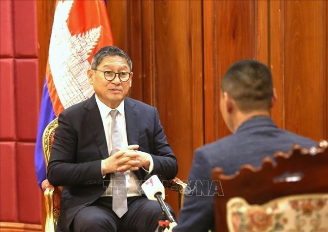 An interview with Cambodian Deputy Prime Minister and Minister of Foreign Affairs and International Cooperation Sok Chenda Sophea (Photo: VNA)