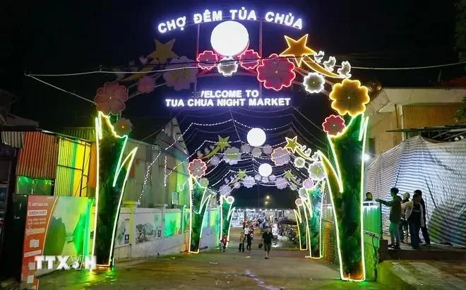 Tua Chua nigh market, which is open every Saturday, is not only a venue to showcase agricultural products and local culture, but also a destination for tourists. (Photo: VNA)