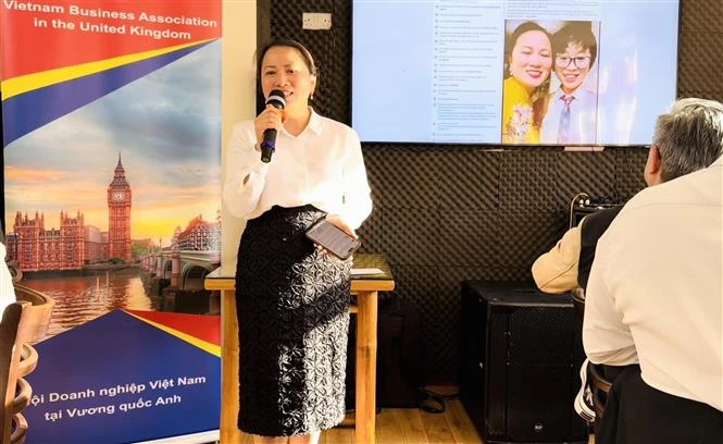 A VBUK member speaks at the meeting (Photo: VNA)