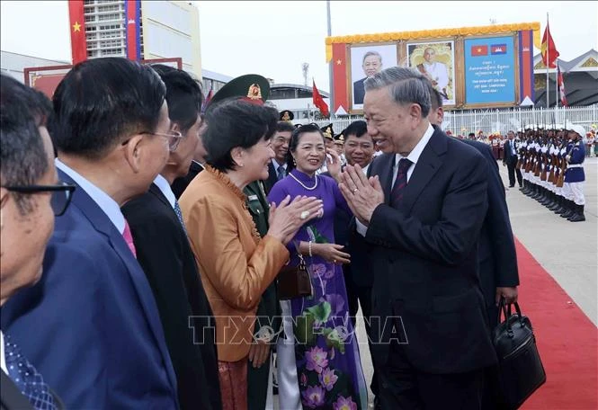 President To Lam on July 13 afternoon leaves Phnom Penh, concluding his successful state visit to Cambodia (Photo:VNA)