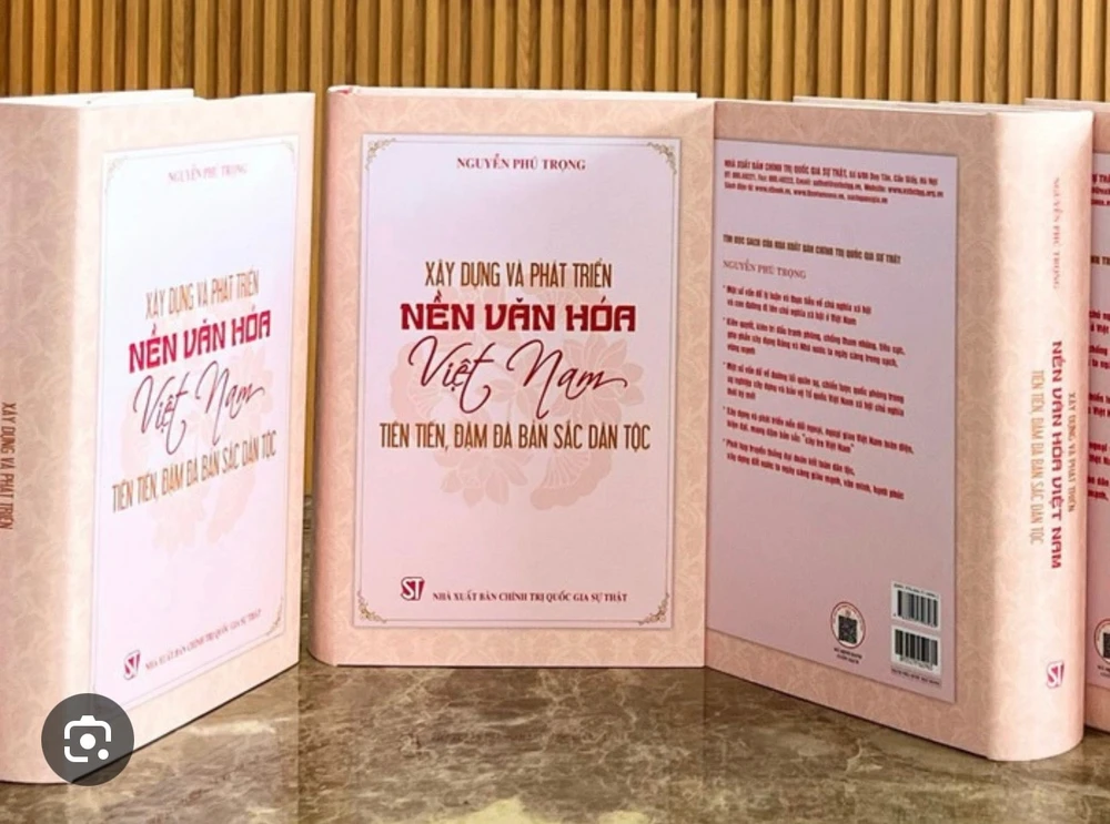 The book on building and developing an advanced Vietnamese culture imbued with national identity (Photo: hanoimoi.vn)