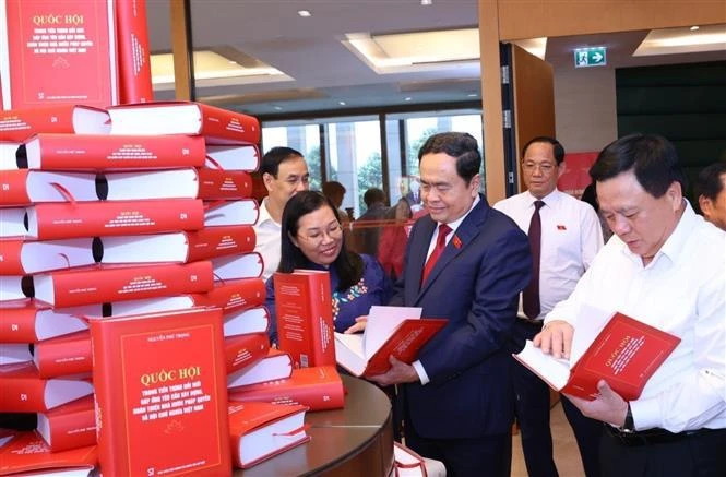 NA Chairman Tran Thanh Man visits a display area of the book (Photo: VNA)