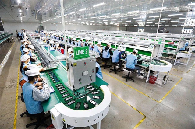 Workers at an electronics company. (Photo: vneconomy.vn)