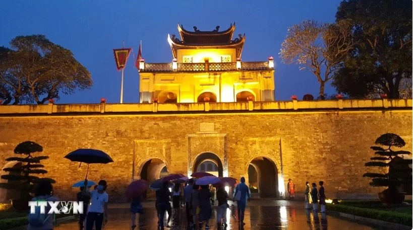 Hanoi's Thang Long Imperial City by night (Photo: VNA)