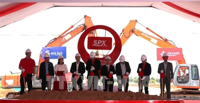 Authorities at the ground-breaking ceremony for an automated sorting centre of express delivery company SPX held on July 16 in Binh Duong province. (Photo: VNA)