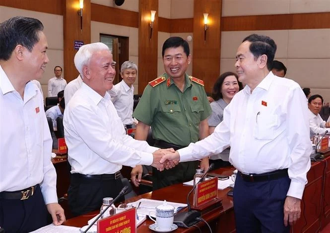 NA Chairman Tran Thanh Man works with Hai Phong city's Party Committee. (Photo: VNA)