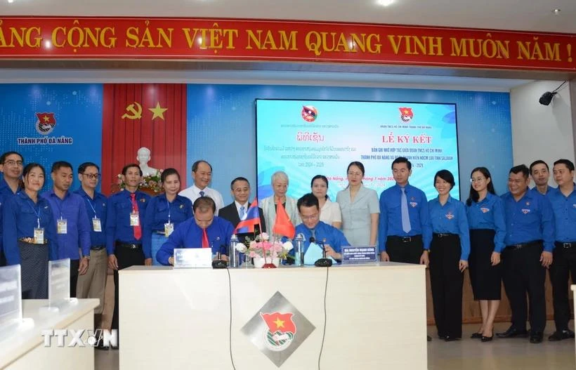 The Da Nang chapter of the Ho Chi Minh Communist Youth Union (HCMCYU) and the Salavan chapter of the Lao People’s Revolutionary Youth Union signs a memorandum of understanding (MoU) on cooperation for 2024-2029 period on July 17. (Photo: VNA)