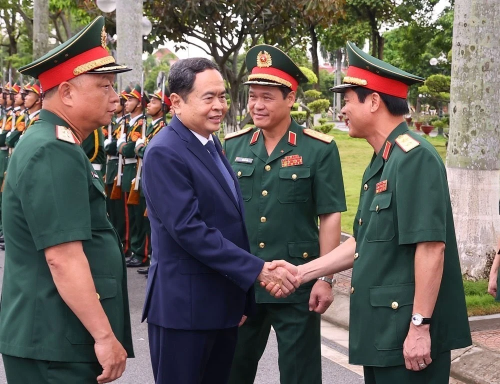 NA Tran Thanh Man and leaders of the Command of Military Region 3 (Photo: VNA)