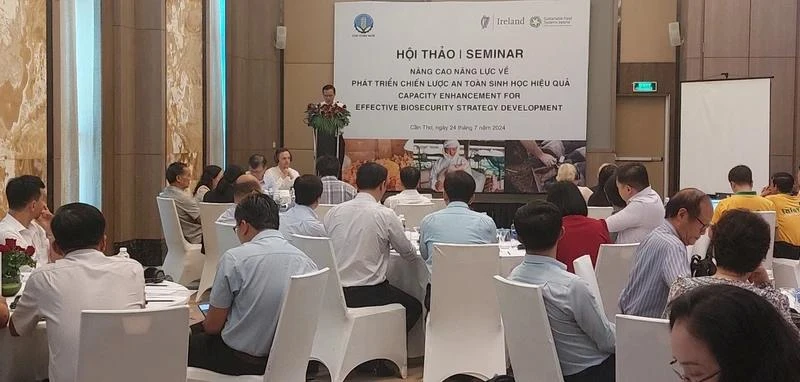 Vietnamese and Irish experts at a conference on capacity enhancement for effective biosecurity strategy for Vietnam held in the Mekong Delta city of Can Tho on July 24. (Photo: nhandan.vn)