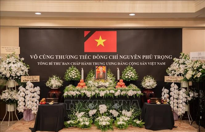 Respect-paying ceremony is held at the Vietnamese Embassy in Japan (Photo: VNA)