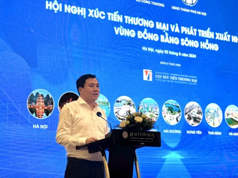 Deputy Minister Nguyen Sinh Nhat Tan delivered remarks at the conference on trade promotion and export development for the Red River Delta region held in Hanoi on June 5. (Photo: VietnamPlus)