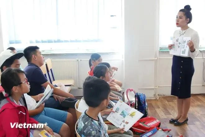 At a summer Vietnamese language class in Prague, the Czech Republic. (Photo: VietnamPlus)