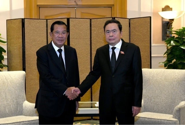 National Assembly Chairman Tran Thanh Man (R) receives President of the Cambodian People’s Party (CPP), Chairman of the Supreme Privy Council to the Cambodian King and President of the Cambodian Senate Samdech Techo Hun Sen (Photo: VNA)